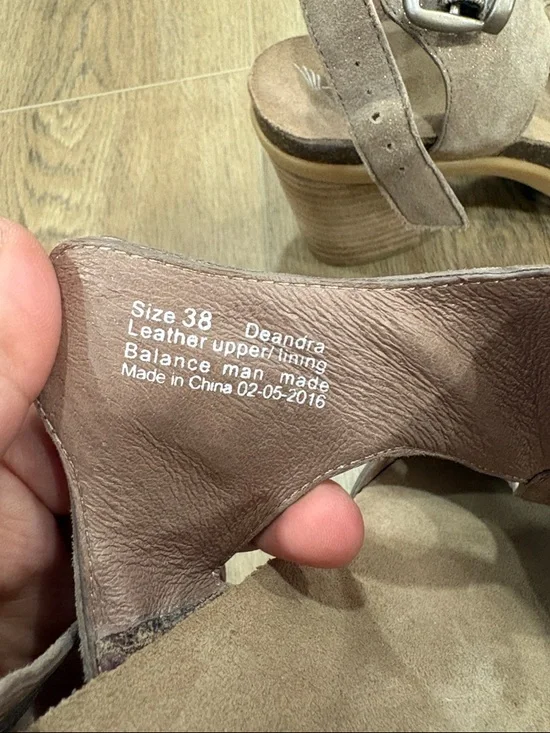 Dansko Deandra Stacked Heel Embellished Studded Buckle Sandal size 38 EUC - Picture 7 of 7